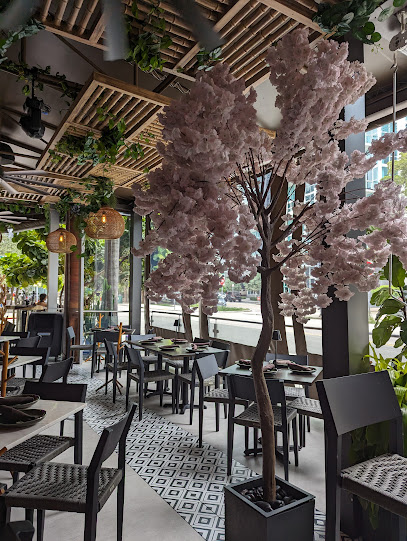 AlmaRosa Restaurant & Lounge
