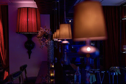 Lola Restaurant & Grill