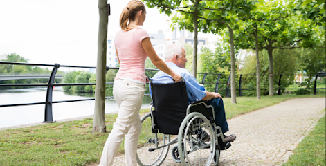 Pequenos Gigantes Adult Day Care