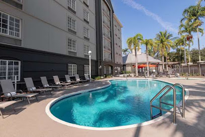 La Quinta Inn & Suites by Wyndham Miami Airport West